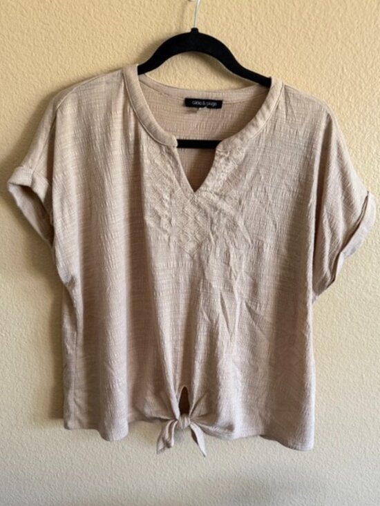 Cable & Gauge Tops - Cable & Gauge tan short sleeve v-neck front ite shirt Size XL
